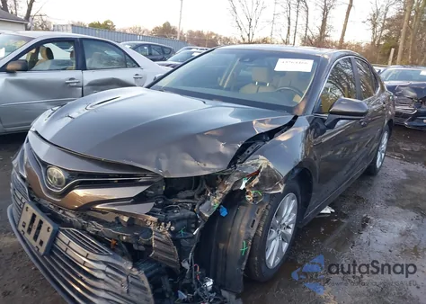 2018 Toyota Camry Le z USA, uszkodzony, nr VIN JTNB11HK1J3048491